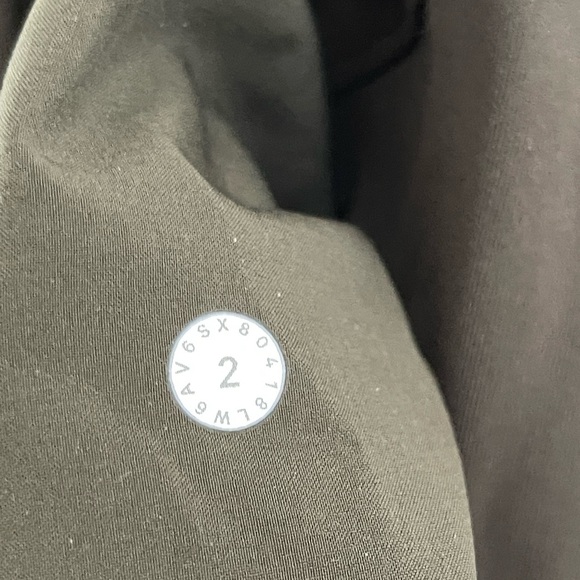 *SOLD LOCALLY* 7/8 On The Fly Lululemon Dark Olive Trousers - Picture 4 of 4